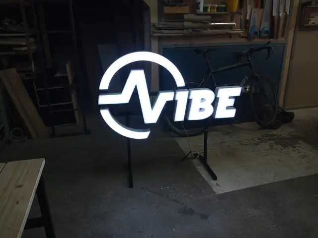Lucrare Night Shift Fabrications