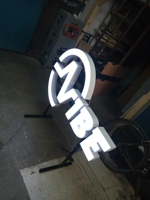 Lucrare Night Shift Fabrications