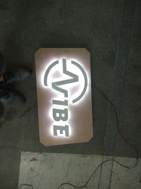 Lucrare Night Shift Fabrications